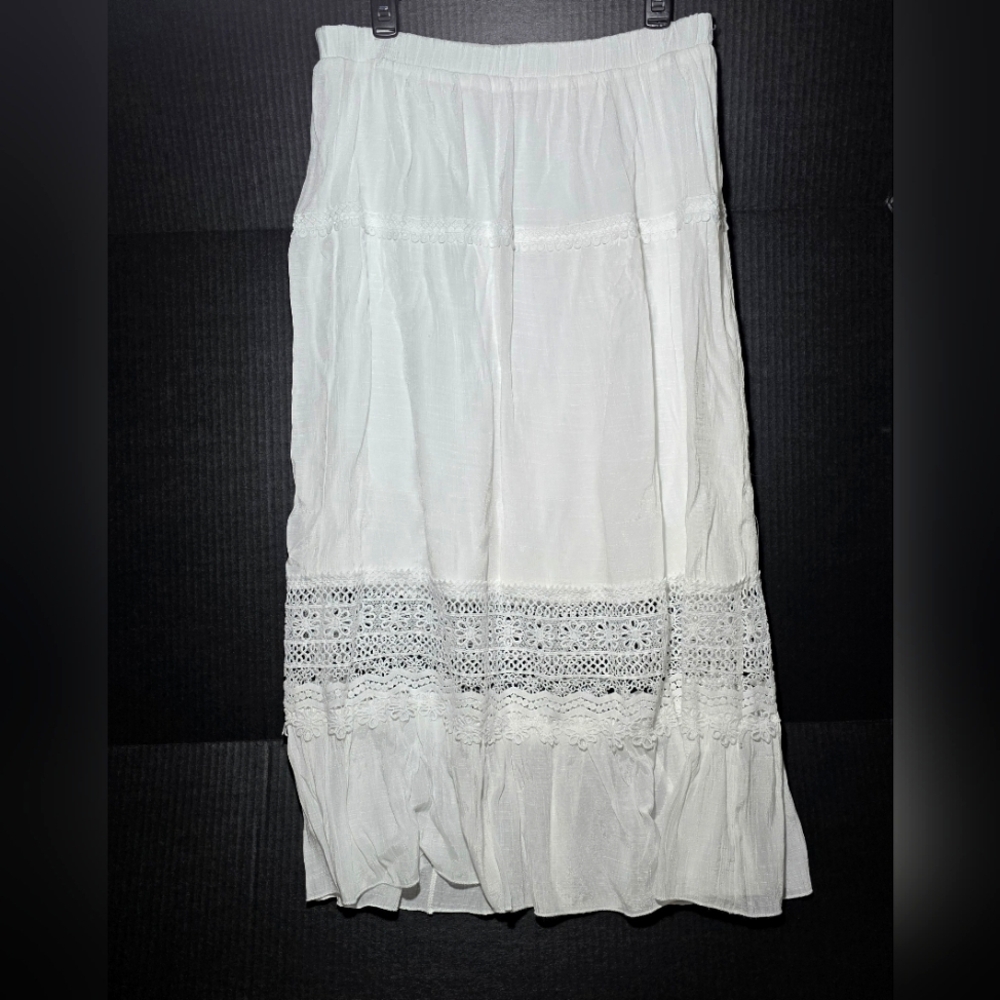 J Gee XL 34" Elegant White Lace Trim Skirt